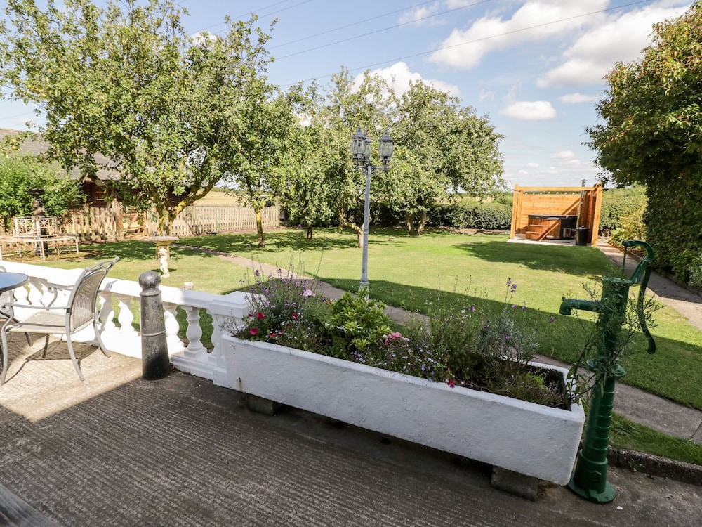 Far Coley Farm and Kilnhurst Log Cabin