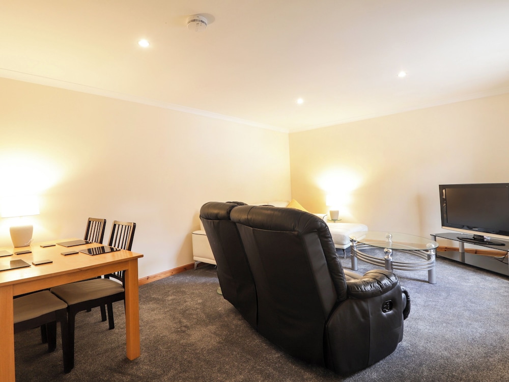 5 Pitgaveny Court