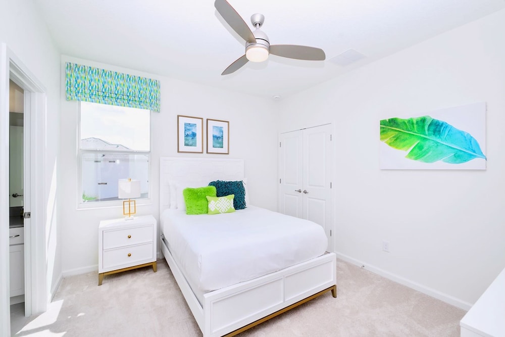 Upstay Mansion w Cinema Games Pool- Sleeps 26