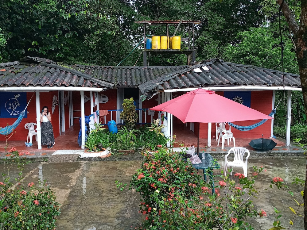 Wira Pora Hostal