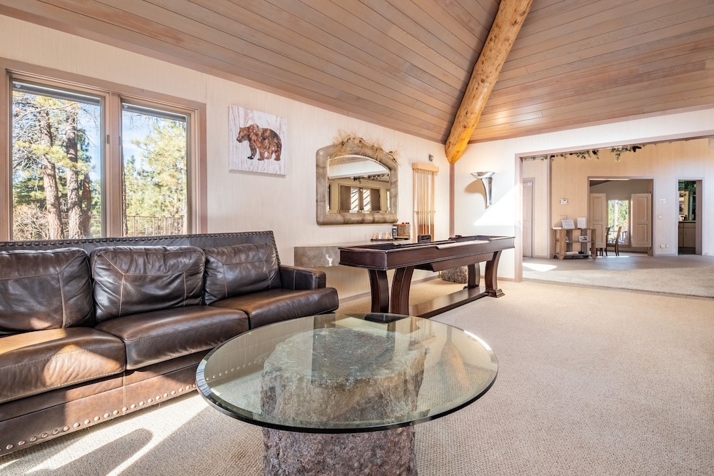 Heavenly Valley by Avantstay Home w Pool Sauna Hot Tub Game Room Tennis Crt Basketball Crt