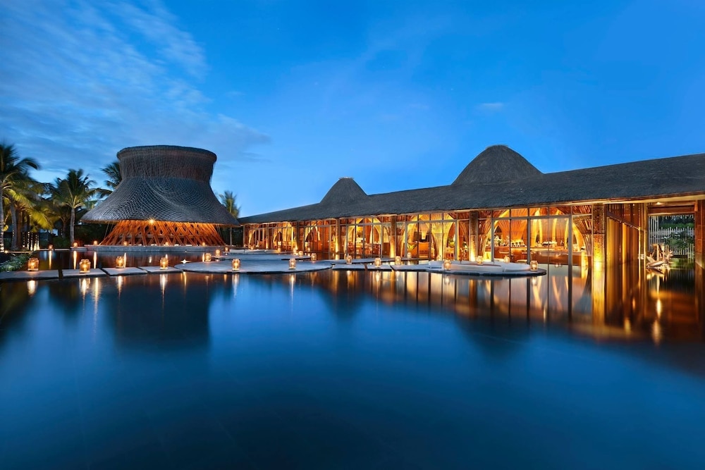 Luxury Pool Villa Resort