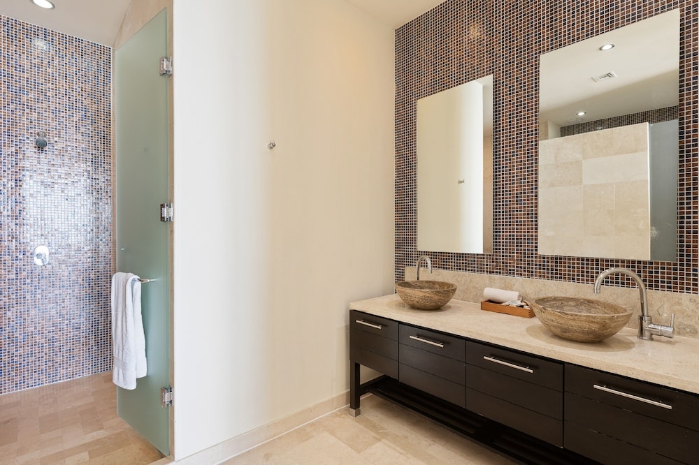 Encanto Living 1201 -4BR by Kivoya