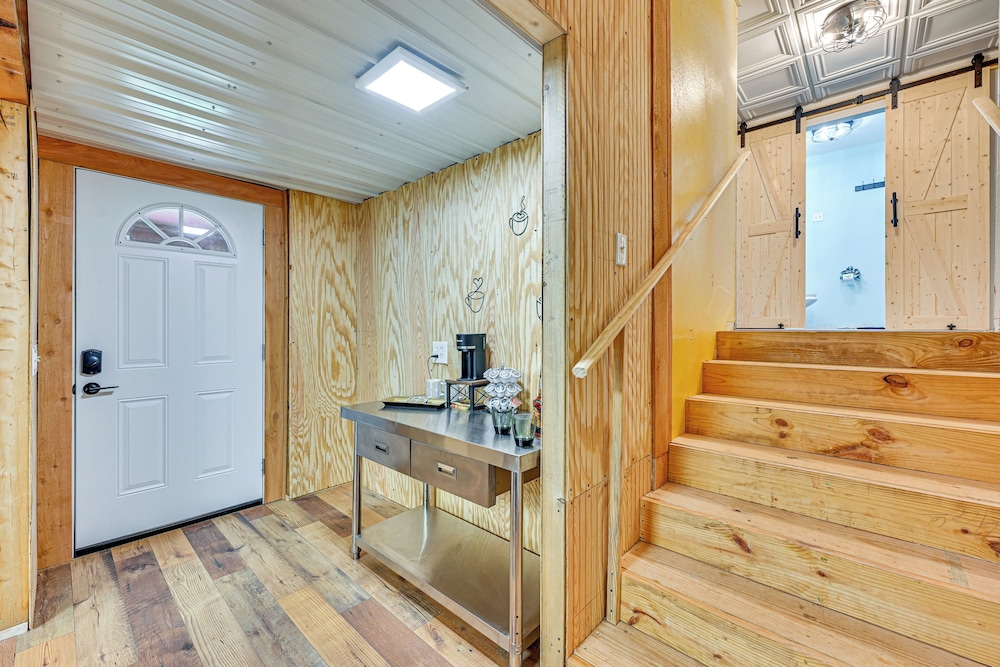 Easy I-30 Access: Cozy Texarkana Apt w/ Essentials