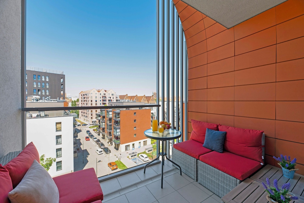 Aura - Riverside & Parking by Downtown Apartments