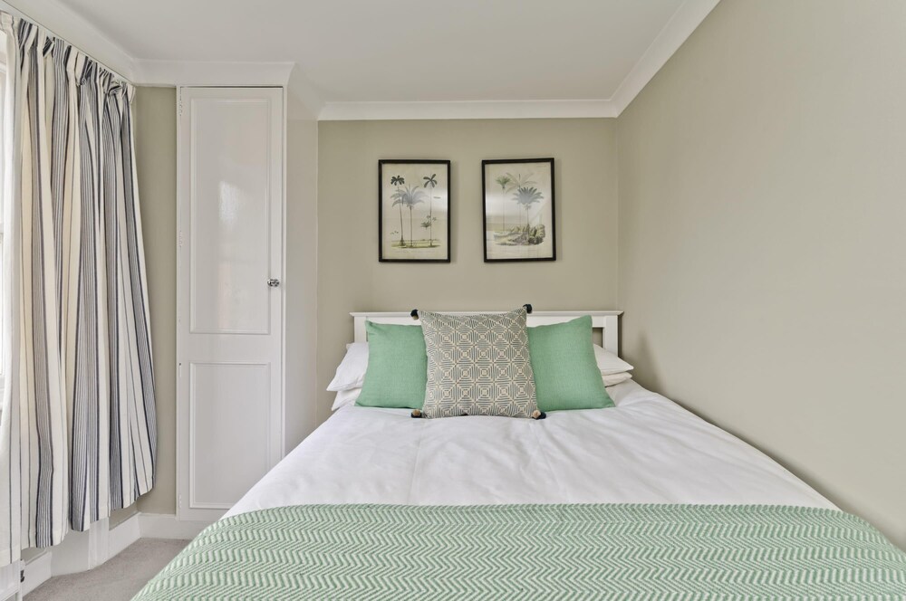 Fabulous 3 Bed Flat Chelsea
