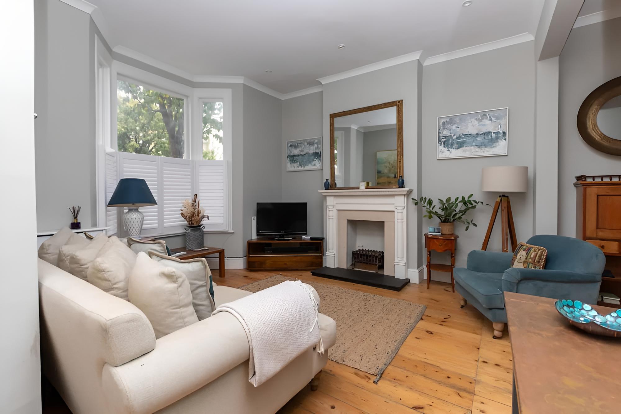 Vibrant 1BD Home With Outdoor Patio - Hammersmith!