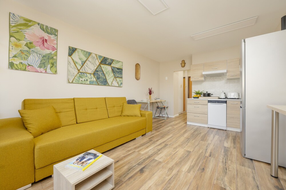 Żoliborz Modern 8th Floor by Renters