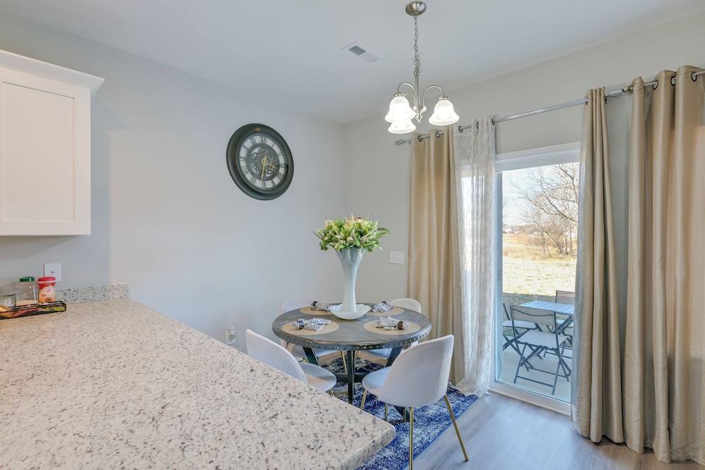 5 Mi to Charlotte Motor Speedway: Cozy Townhome