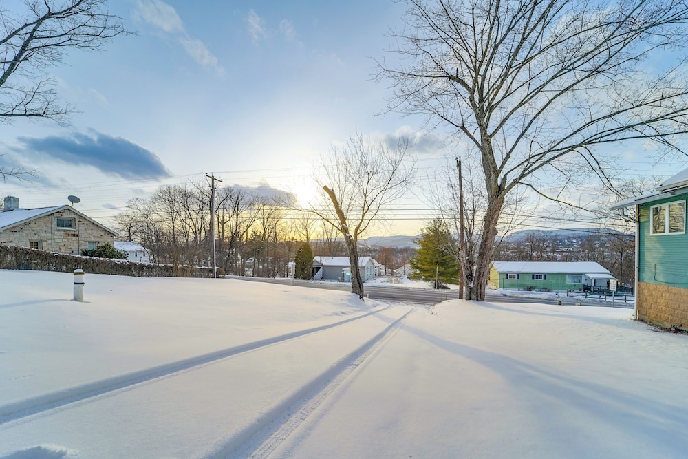 Half-mi to Lakemont Park: Family-friendly Home!