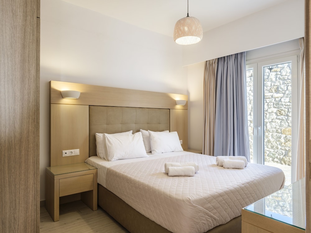 Evi Suites & Villas
