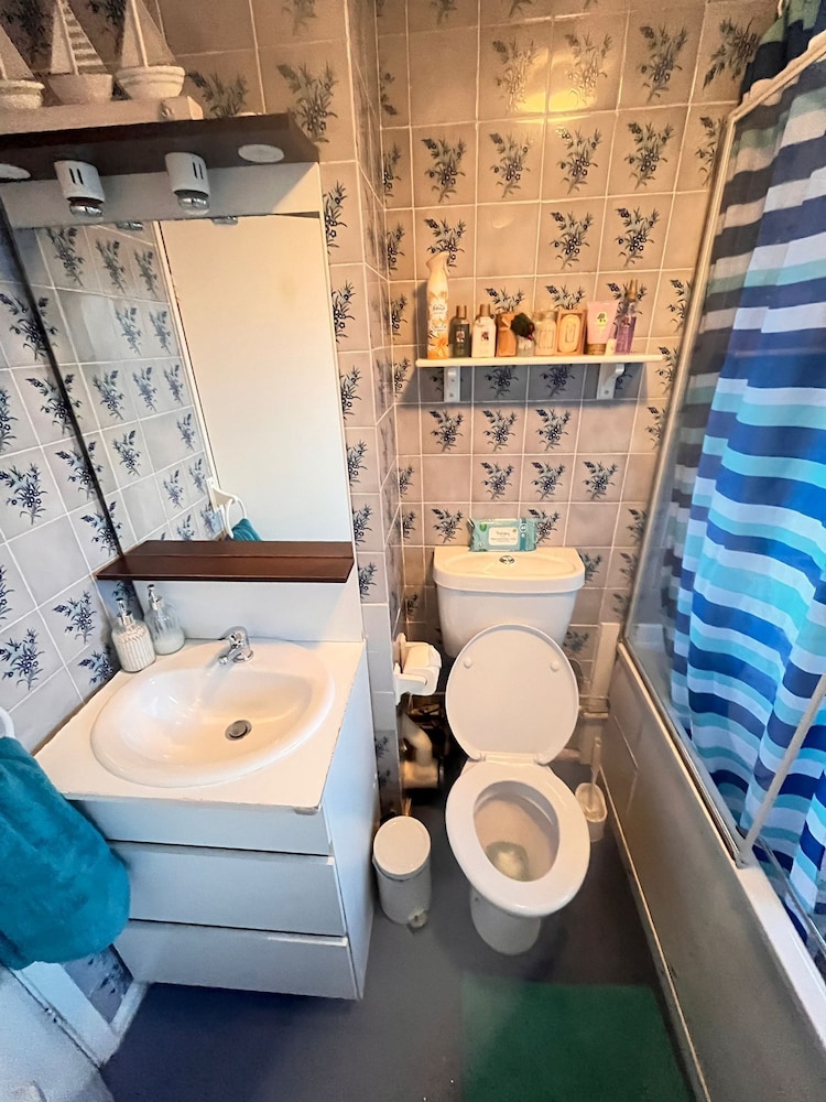 2 Bed-sleeps5-free Parking-10 min Walk Underground