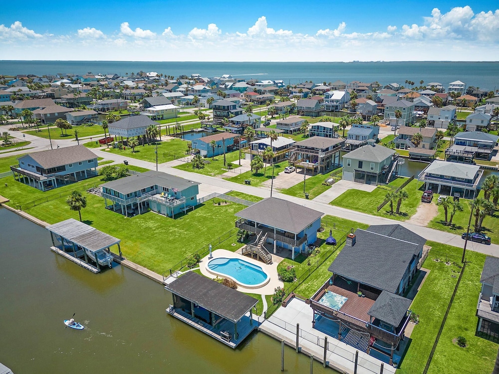 Purple Pelican Paradise by Ryson Vacation Rentals