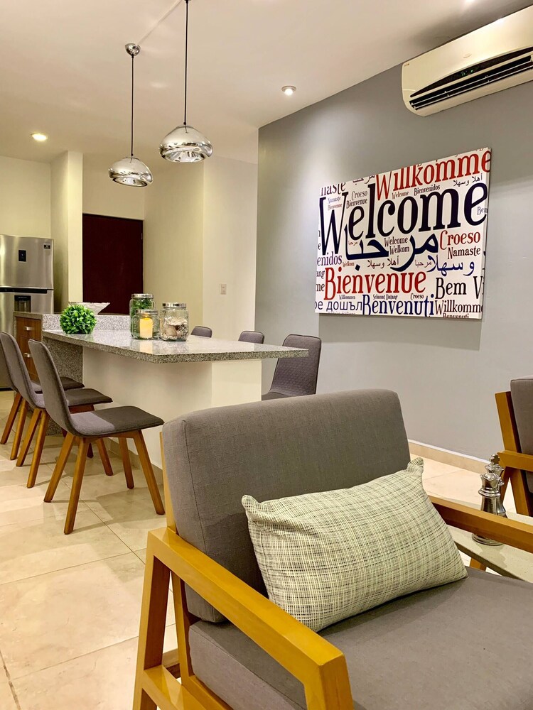 Sleeps 4-6-amazing 2 Bedroom Ph With Bbq & Jacuzzi