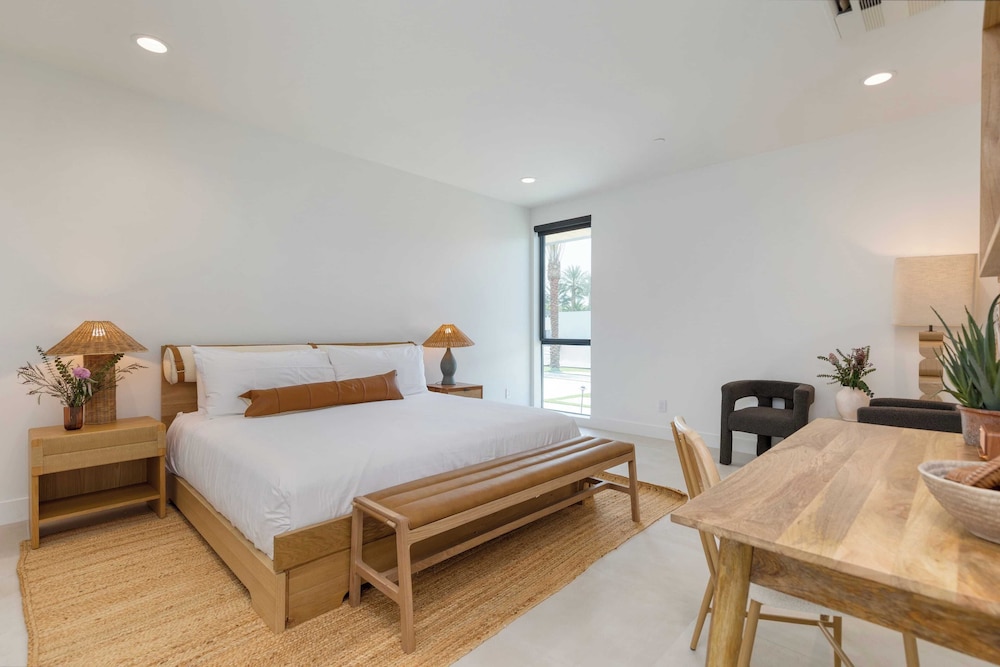 Sleeps 34 2 Villas, Pool, Pickleball + Bocce Polo Villas Elara by Avantstay