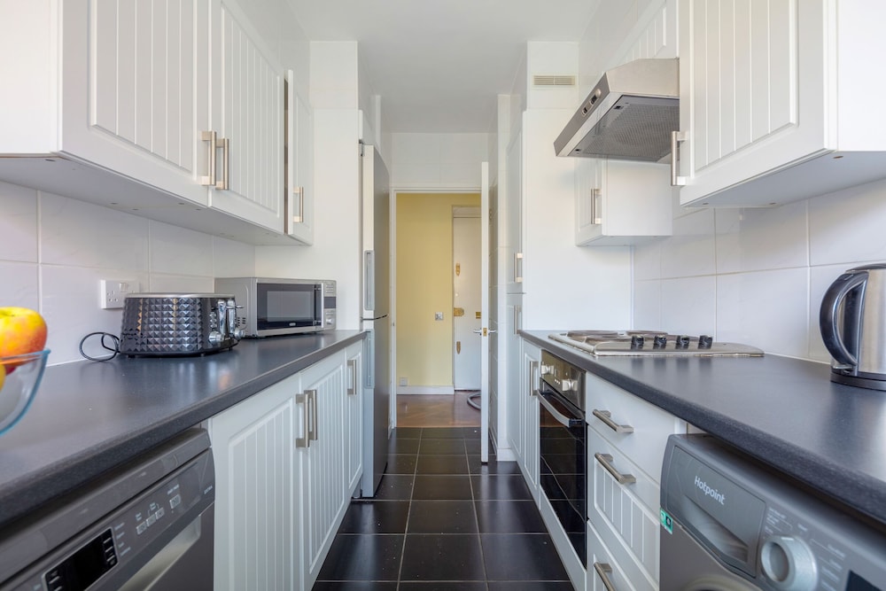 Elegant & Airy 2BR near Regents Park