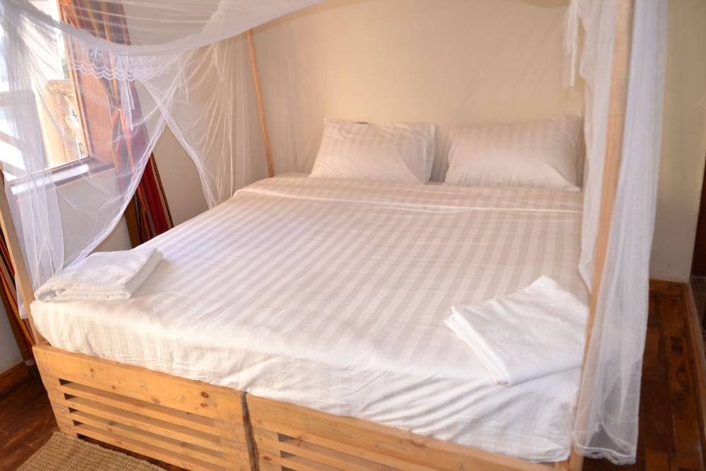 Bunyonyi Apple Farm Stay view 2