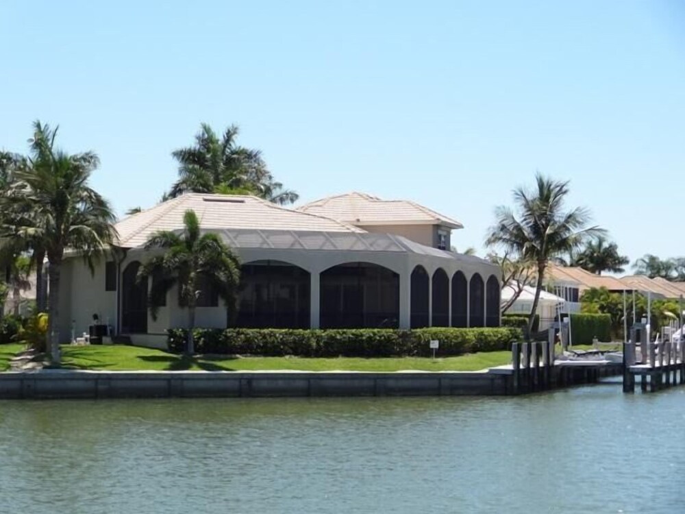 SNOW190 4 Bedroom Holiday Home by Marco Naples Vacation Homes