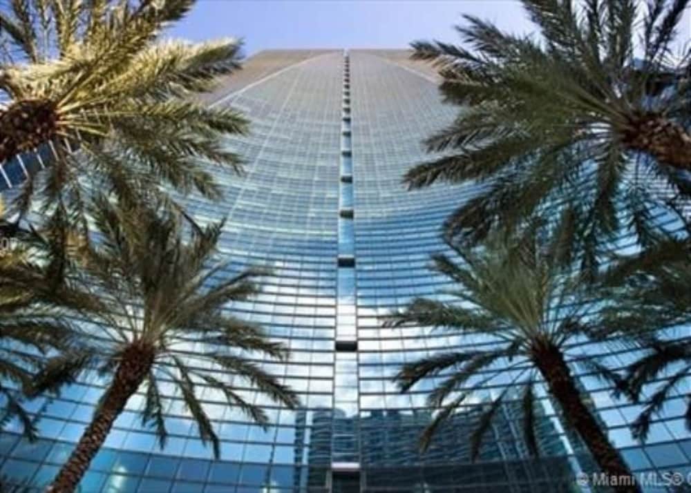 Roami at Brickell Arch