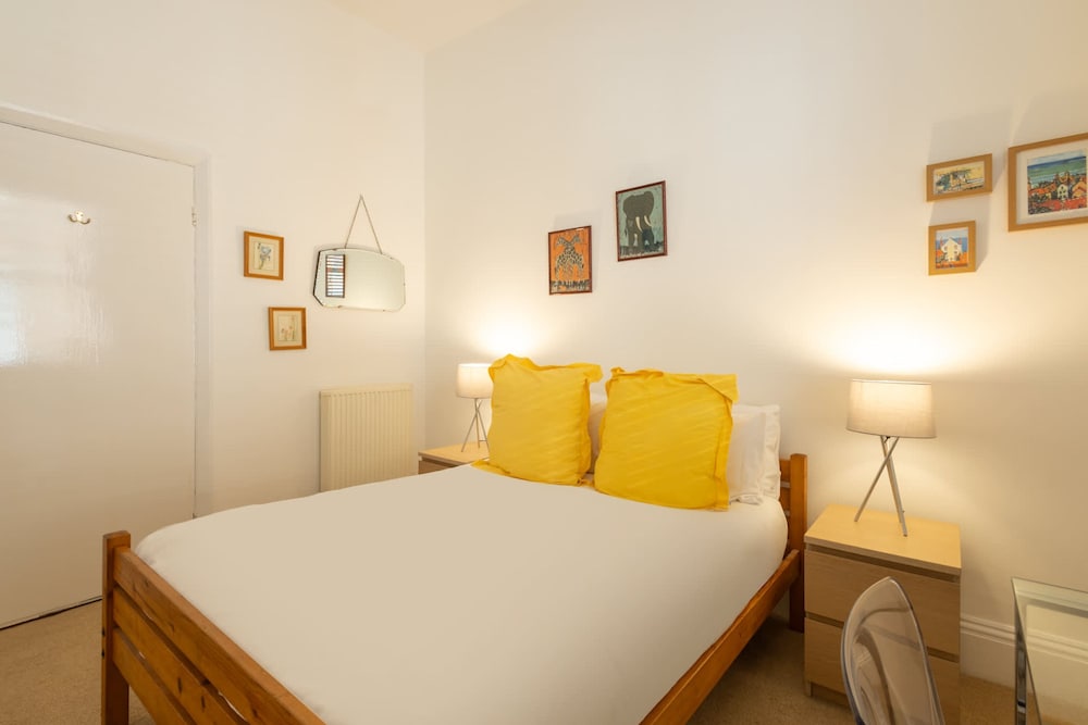 Host Stay Chatsworth Court Apartment