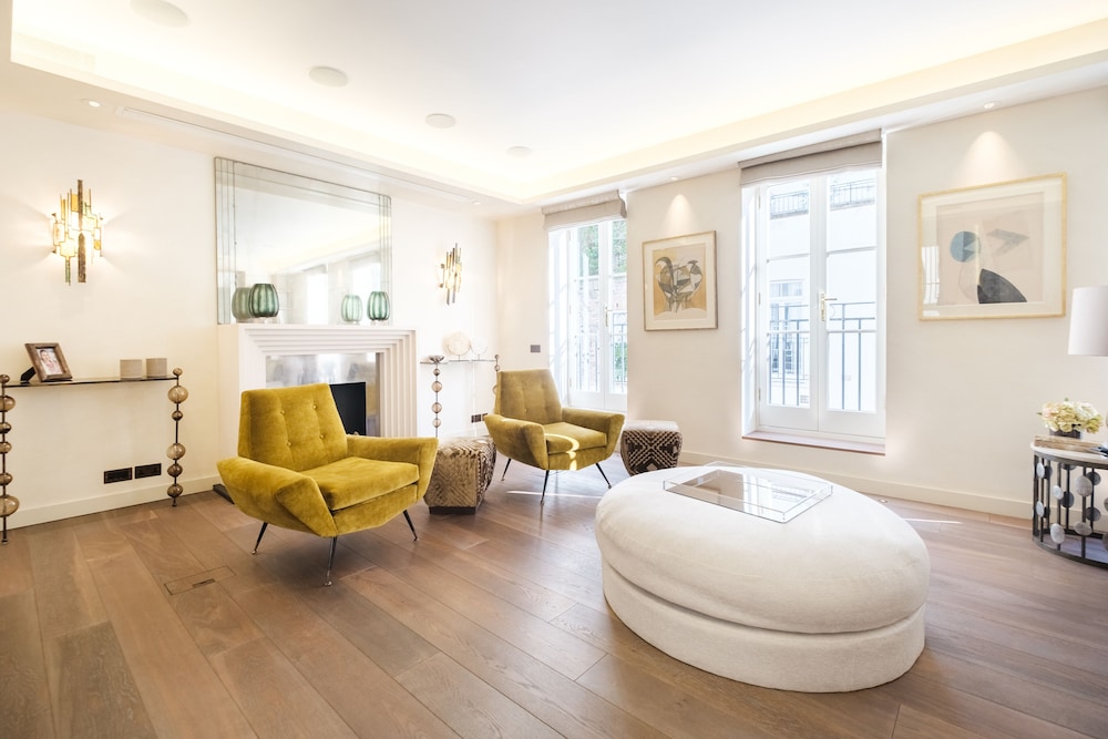 Luxury Home with 3 Bed 2 Bath in London