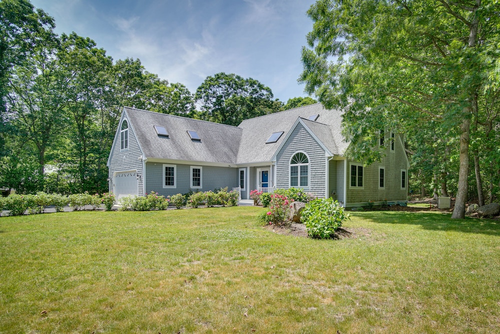 1/2 Mi to Beach: Stunning Home w/ Deck in Falmouth