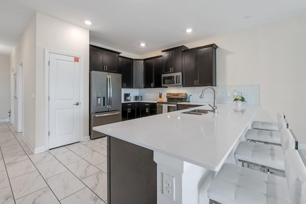 Wonderful Home With Movie Room Near Disney