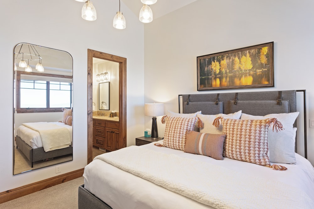 Grand Lodge - Penthouse #505 - Ski-in/ski-out 5 Bedroom Condo