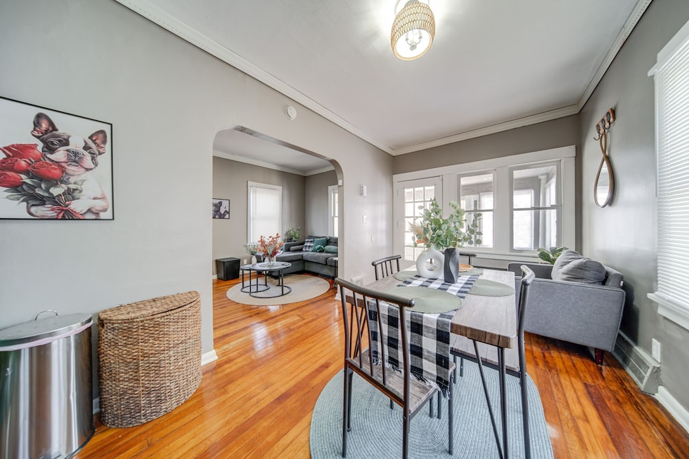 Modern Garfield Heights Home: 13 Mi to Cleveland! view 2