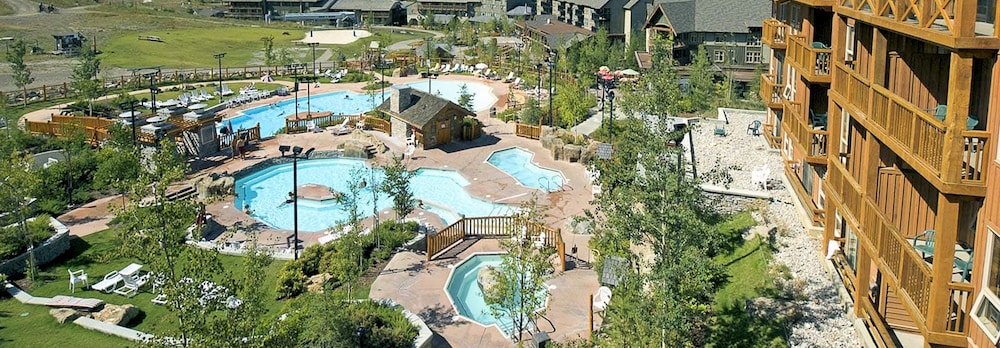 FULLY RENOVATED 3-Br home | TRUE Ski In/Out | Free access to Pools & Hot tubs - Image 1