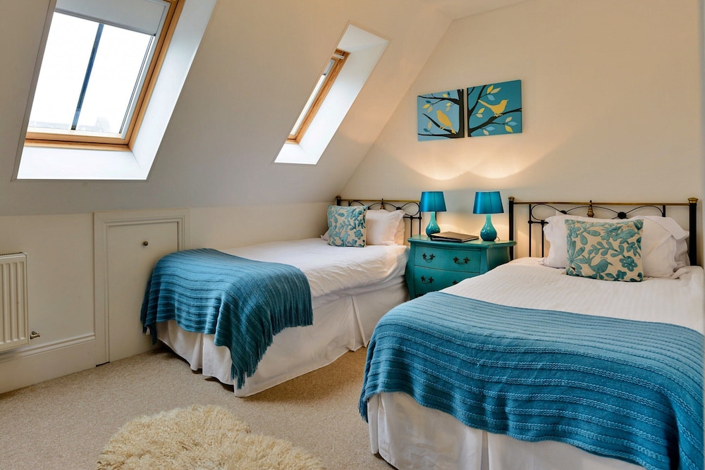 Self-catering Retreat With Pool, hot tub