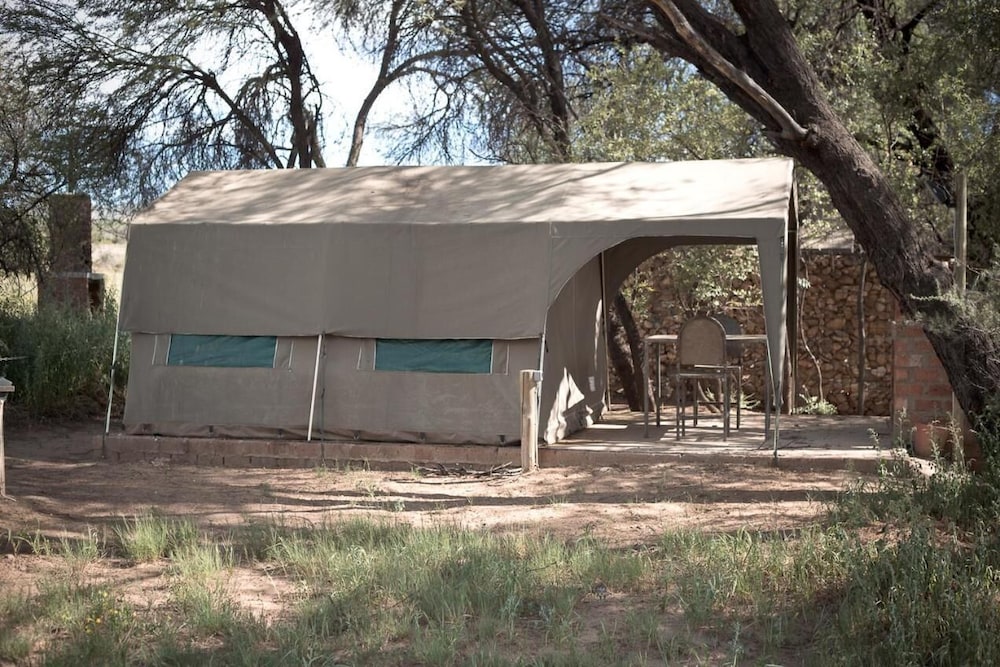 Sweet Thorn Retreat Airport Lodge