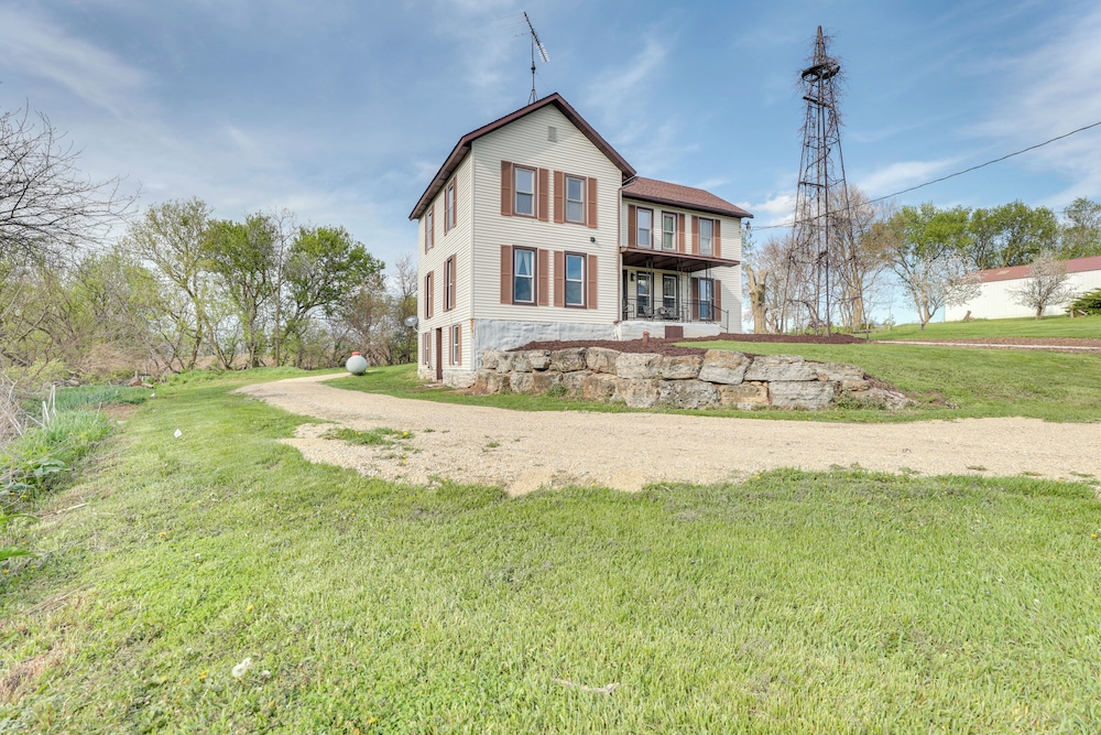 Wisconsin Farmhouse Stay: Utv, Boat, Snowmobile!