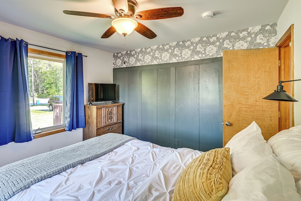 4 Mi to Lake Michigan: Updated Benton Harbor Home!