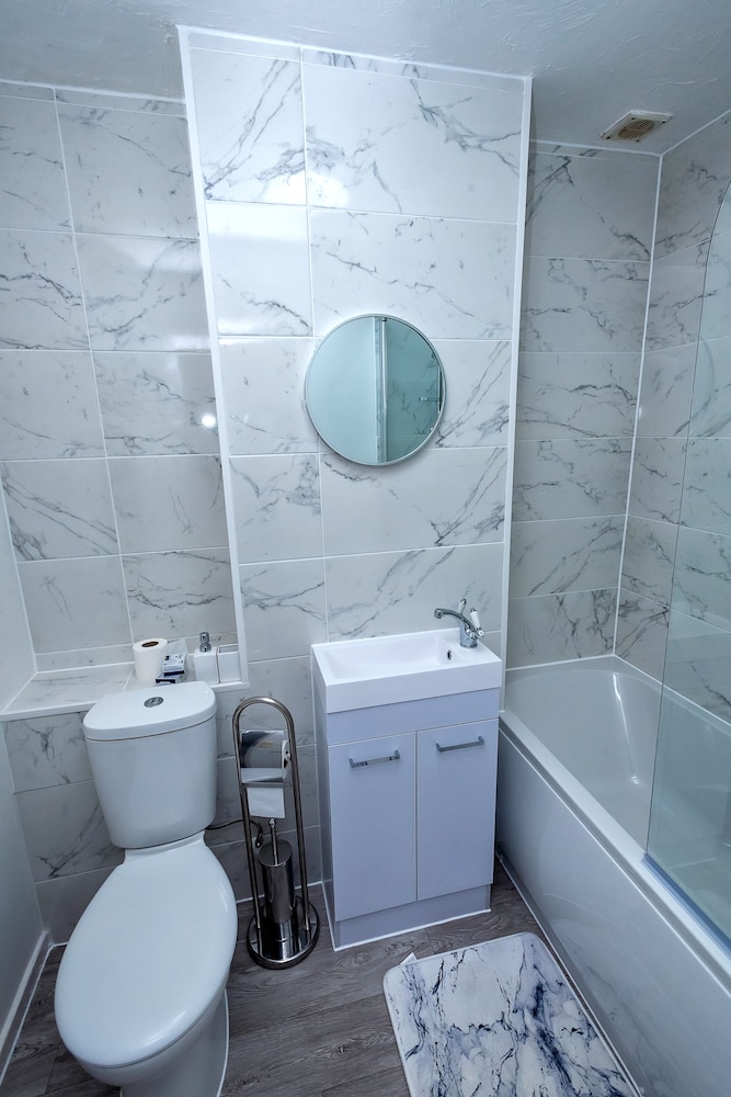 I Love London! A Stunning 2 Bed Home Sleeps 1-3!