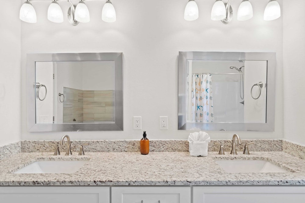 Family-friendly, Close to Beach & Game Room Windswept by Avantstay