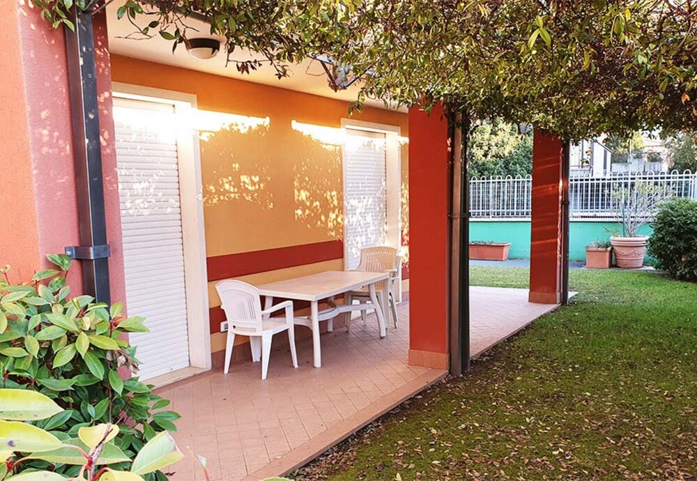 Peschiera 2km From Gardaland With Pool view 3