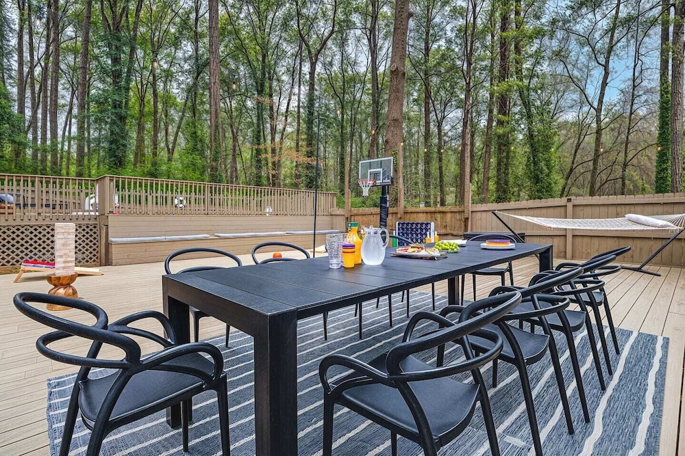 ATL Patio Paradise Pool Hottub Theater Gmrm B-ball