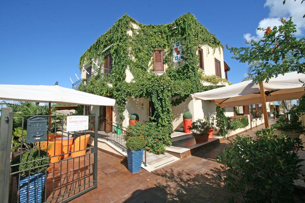 Hotel Iride Hotel - Image 1