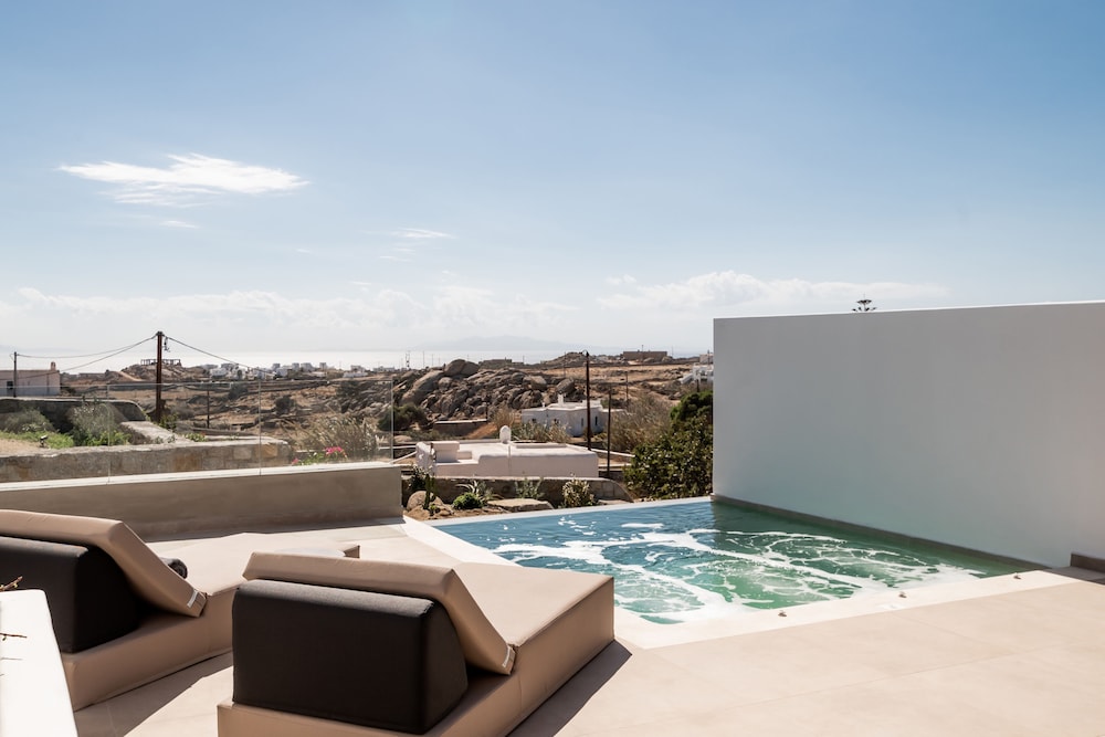Evi Suites & Villas