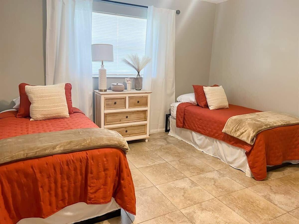 Cozy 2 Bedroom Home, Dade City! #2