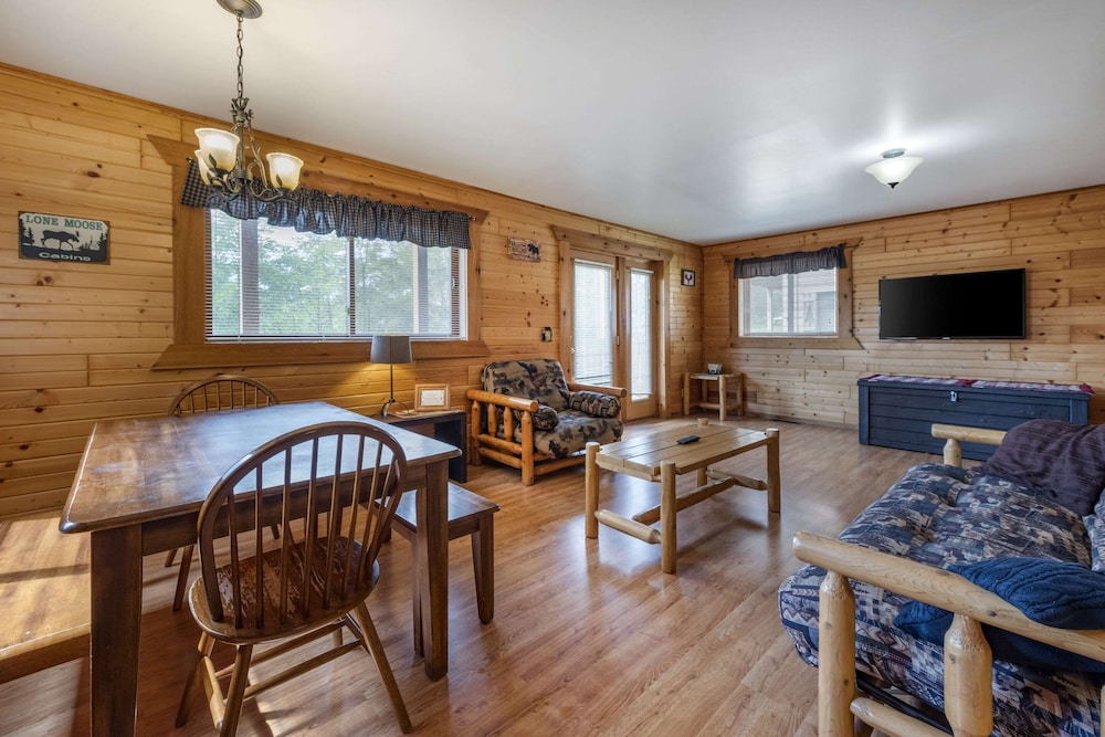Three Bears Waterpark Resort Near Tomah, Ascend Collection Hotel