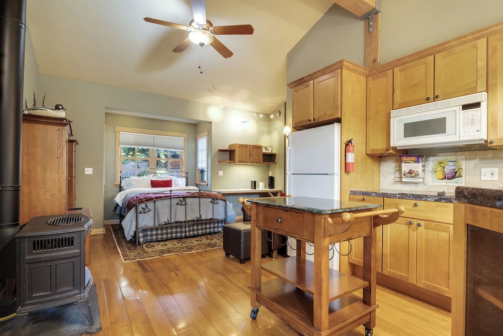 Tahoe Mountain Retreat Sleeps 12!