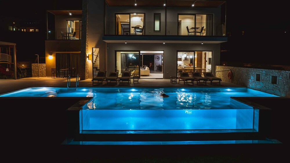 Star Luxury Villa I Gym and Playground