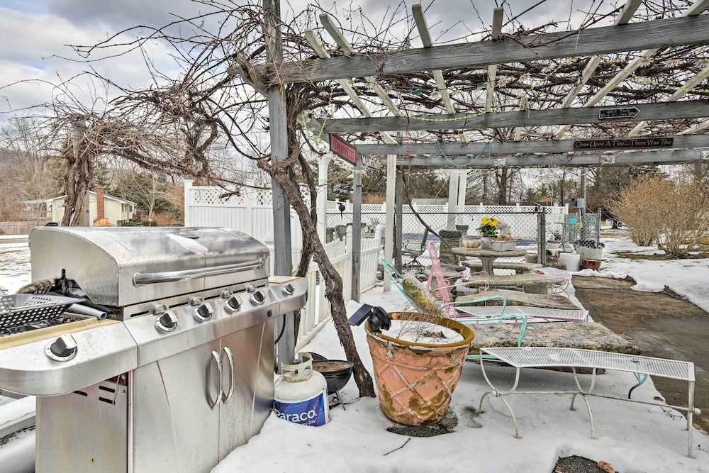Hopewell Junction Apartment w/ Community Pool - Property Image 4