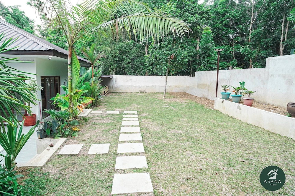Modern Tropical 2BR Villa & Pool Retreat in Amadeo