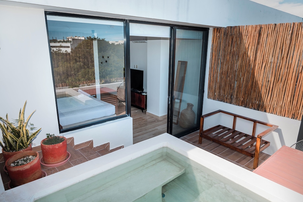 Amira Residence with Private Pool