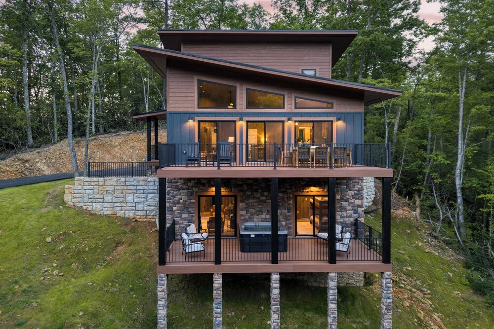 Luxe Cabin w/ Hot Tub, Views & Game Room Sleeps 10 Do Good Holler by Avantstay