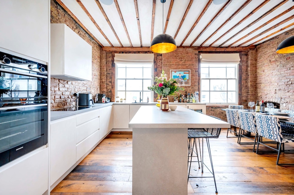 Long Term Stay- Notting Hill by Out of Office Lifestyle