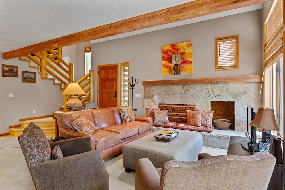 Deer Lake Village at Deer Valley Resort - Three Bedroom Condo with Loft and Hot Tub #2473 3 Condo